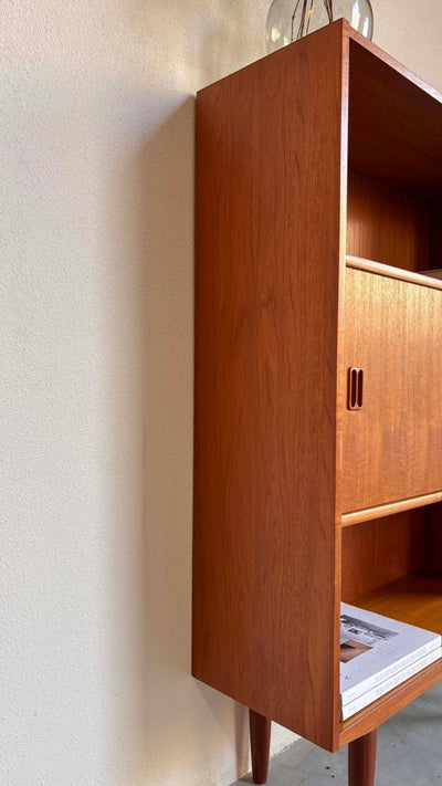 
                  
                    vintage boekenkast schuifdeurtjes teak - LOUI.STORE
                  
                