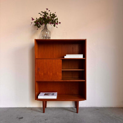 
                  
                    vintage boekenkast schuifdeurtjes teak - LOUI.STORE
                  
                