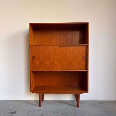 
                  
                    vintage boekenkast schuifdeurtjes teak - LOUI.STORE
                  
                