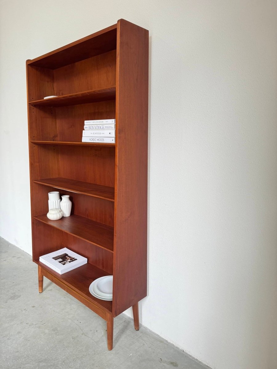 
                  
                    Vintage boekenkast taps teak - LOUI.STORE
                  
                