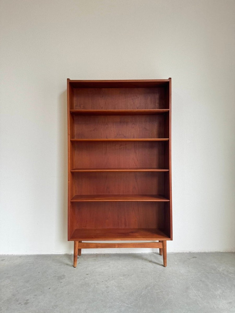 
                  
                    Vintage boekenkast taps teak - LOUI.STORE
                  
                