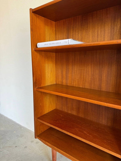 
                  
                    Vintage boekenkast teak - LOUI.STORE
                  
                