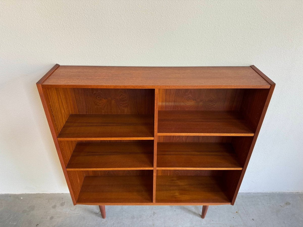 
                  
                    Vintage boekenkast teak - LOUI.STORE
                  
                