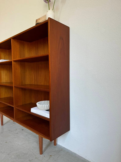 
                  
                    Vintage boekenkast teak - LOUI.STORE
                  
                