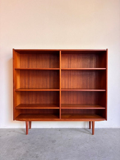 
                  
                    Vintage boekenkast teak - LOUI.STORE
                  
                