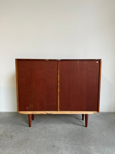 
                  
                    Vintage boekenkast teak (S) - LOUI.STORE
                  
                