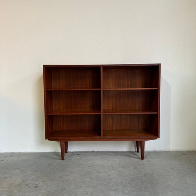 
                  
                    Vintage boekenkast teak (S) - LOUI.STORE
                  
                