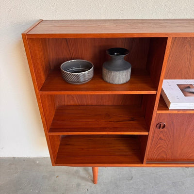 
                  
                    Vintage boekenkast teak XL - LOUI
                  
                