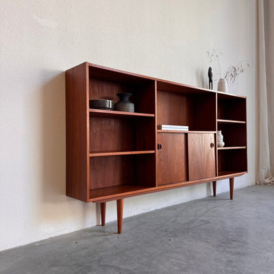 
                  
                    Vintage boekenkast teak XL - LOUI
                  
                