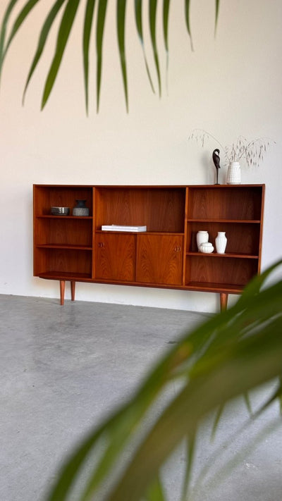 
                  
                    Vintage boekenkast teak XL - LOUI
                  
                