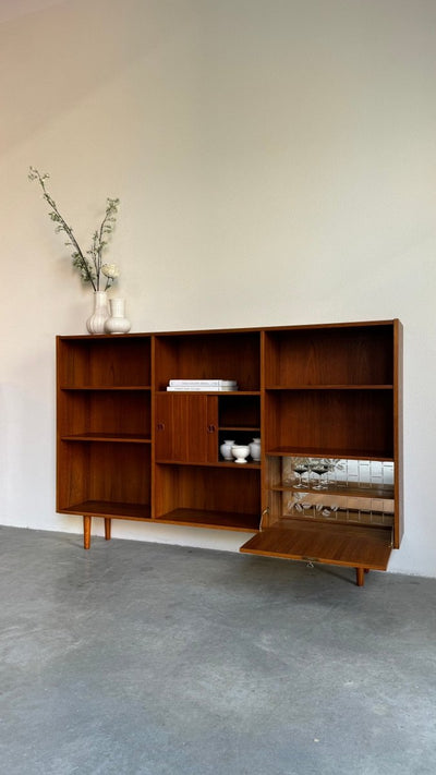 
                  
                    Vintage boekenkast XL teak met klep - LOUI.STORE
                  
                