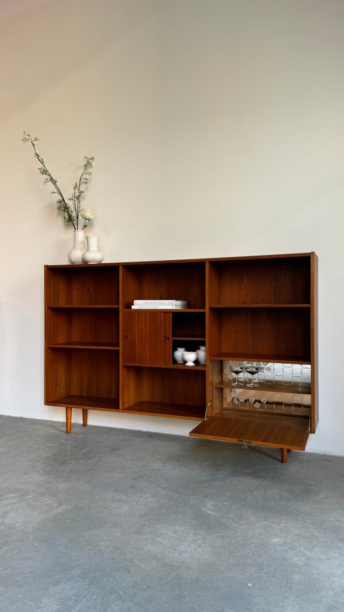 
                  
                    Vintage boekenkast XL teak met klep - LOUI.STORE
                  
                