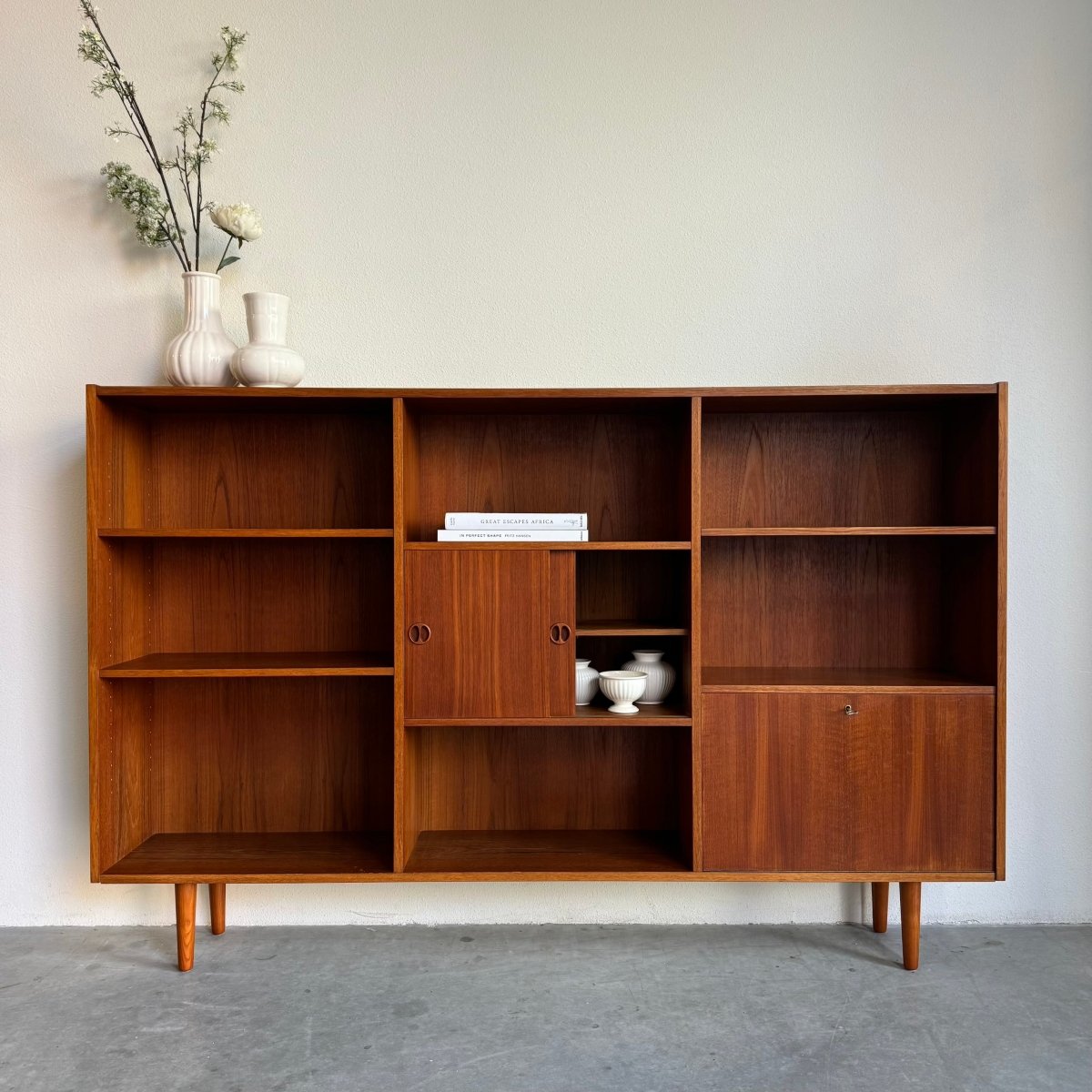 Vintage boekenkast XL teak met klep - LOUI.STORE
