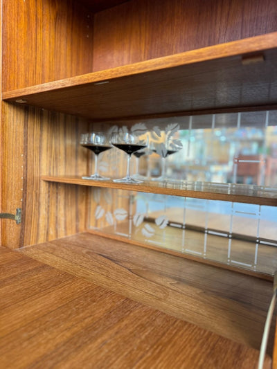 
                  
                    Vintage boekenkast XL teak met klep - LOUI.STORE
                  
                