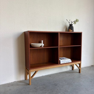 
                  
                    Vintage Børge Mogensen boekenkast , China serie model 152 teak en eiken - LOUI.STORE
                  
                