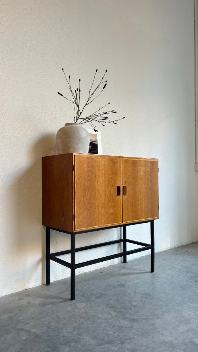 
                  
                    Vintage Børge Mogensen highboard - LOUI.STORE
                  
                