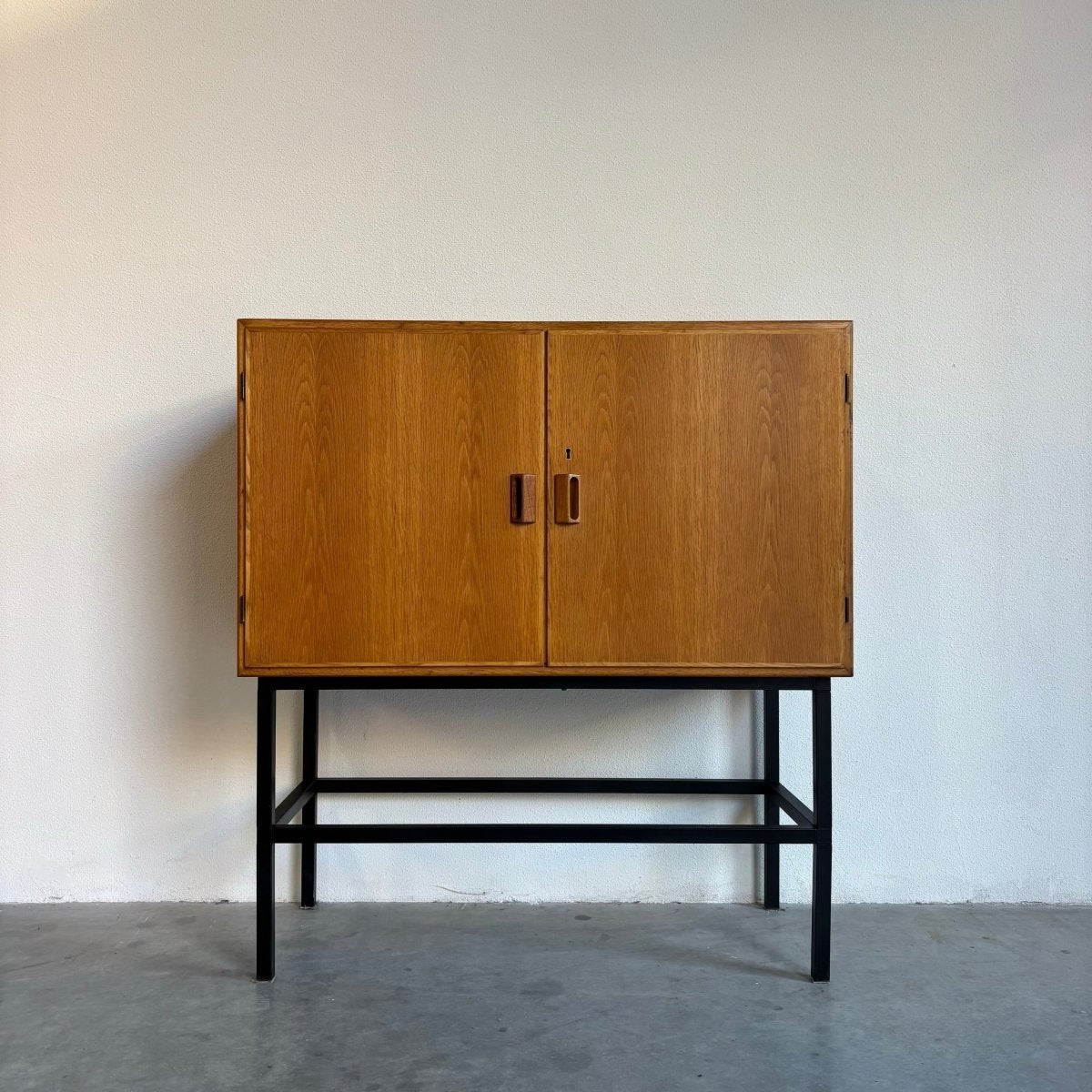 
                  
                    Vintage Børge Mogensen highboard - LOUI.STORE
                  
                