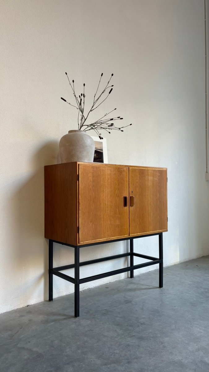 
                  
                    Vintage Børge Mogensen highboard - LOUI.STORE
                  
                