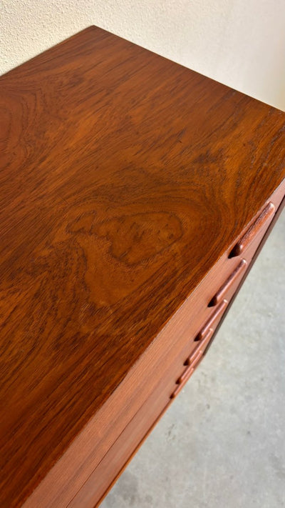 
                  
                    Vintage brede ladekast 6* teak - LOUI.STORE
                  
                