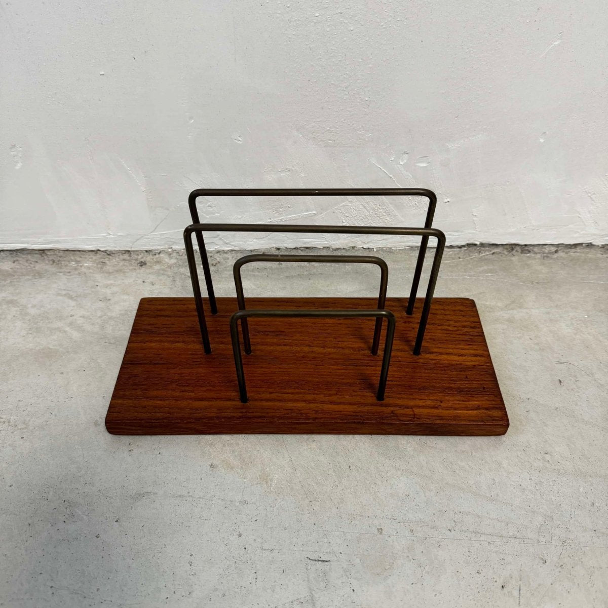 
                  
                    Vintage brievenstandaard teak - LOUI.STORE
                  
                
