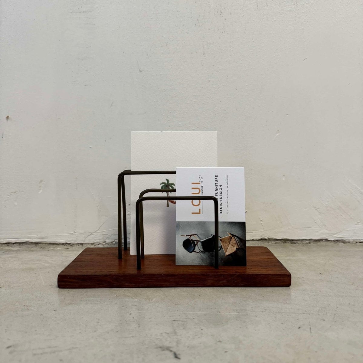 
                  
                    Vintage brievenstandaard teak - LOUI.STORE
                  
                