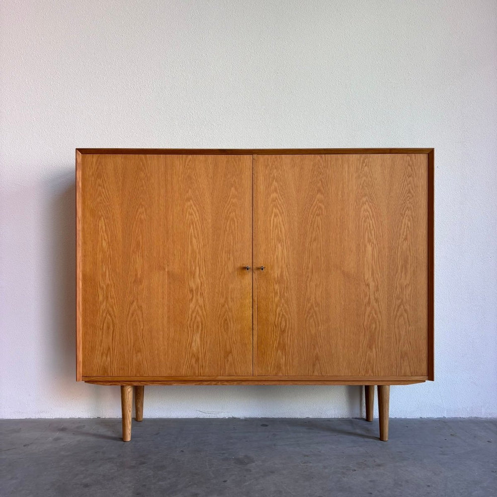 
                  
                    Vintage Brouer wandkast eiken - LOUI.STORE
                  
                