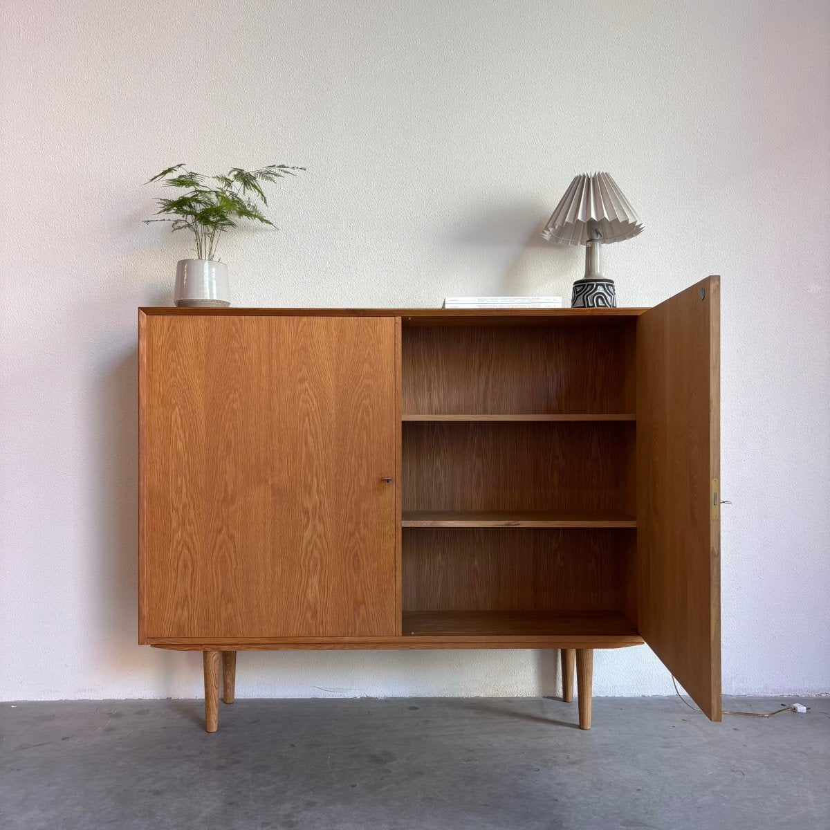 Vintage Brouer wandkast eiken - LOUI.STORE