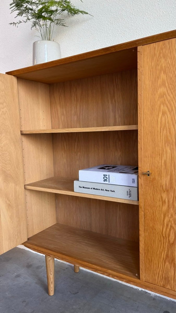 
                  
                    Vintage Brouer wandkast eiken - LOUI.STORE
                  
                