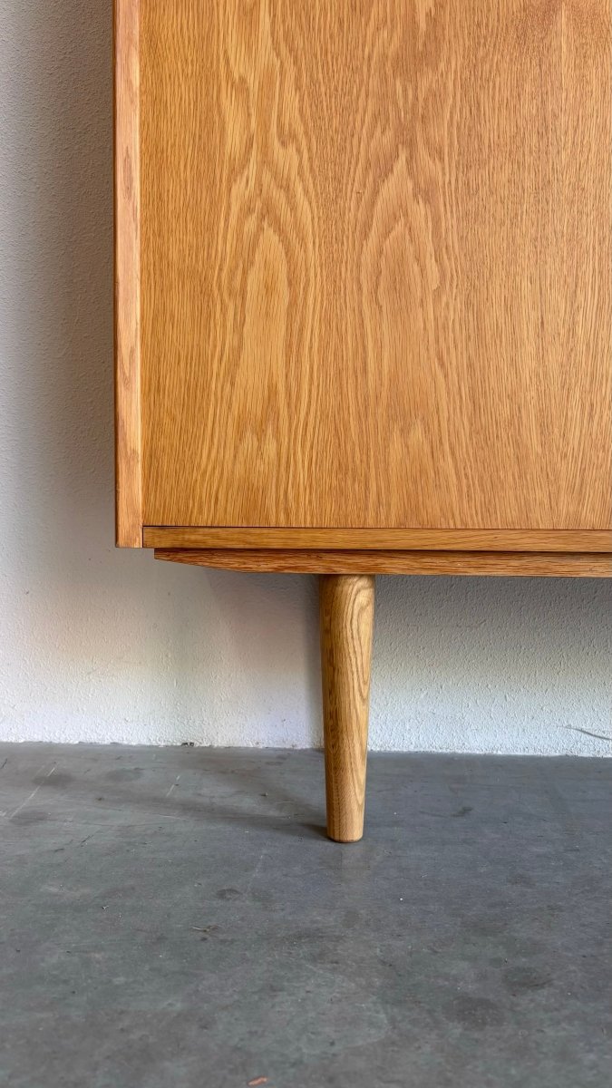 
                  
                    Vintage Brouer wandkast eiken - LOUI.STORE
                  
                