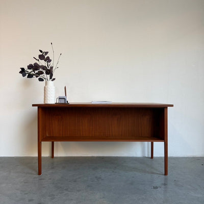 
                  
                    Vintage bureau 2 kanten teak - LOUI
                  
                