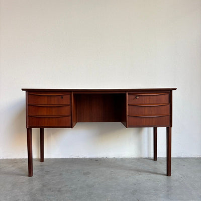 
                  
                    Vintage bureau 2 - kanten teak - LOUI.STORE
                  
                