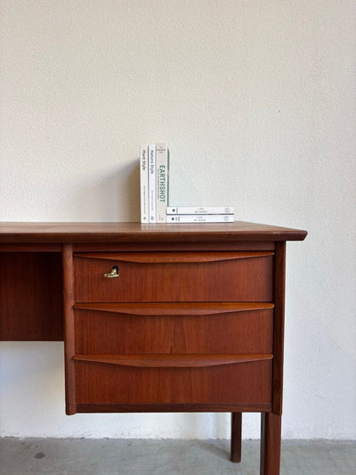 
                  
                    Vintage bureau 2 - kanten teak - LOUI.STORE
                  
                