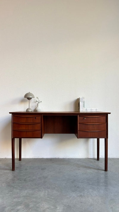 
                  
                    Vintage bureau 2 - kanten teak - LOUI.STORE
                  
                