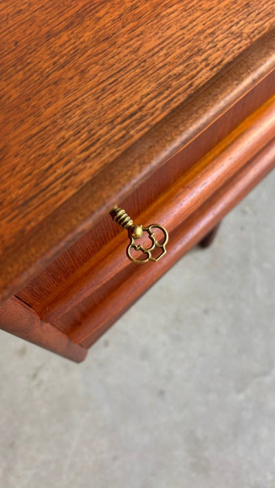 
                  
                    Vintage bureau 2 - kanten teak - LOUI.STORE
                  
                