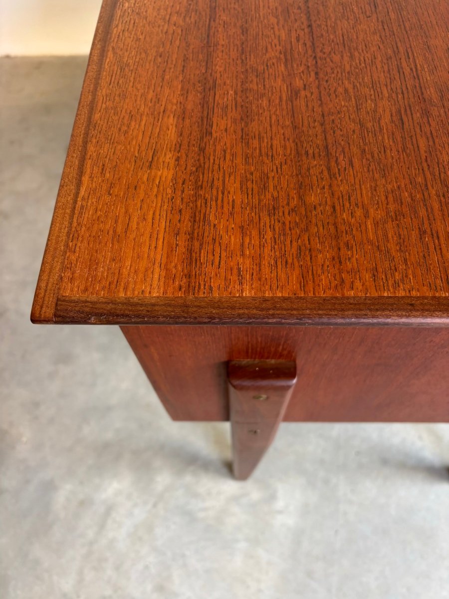 
                  
                    Vintage bureau 2 - kanten teak - LOUI.STORE
                  
                