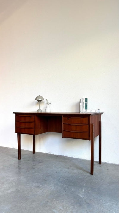 
                  
                    Vintage bureau 2 - kanten teak - LOUI.STORE
                  
                