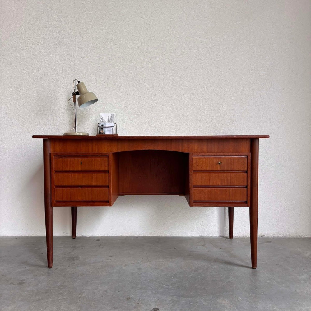 Vintage bureau 2 - zijdig teak - LOUI.STORE