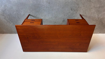 
                  
                    Vintage bureau 2 - zijdig teak - LOUI.STORE
                  
                