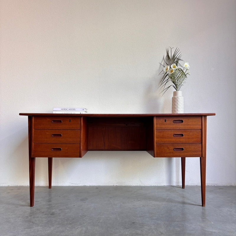Vintage bureau 2 - zijdig teak - LOUI.STORE