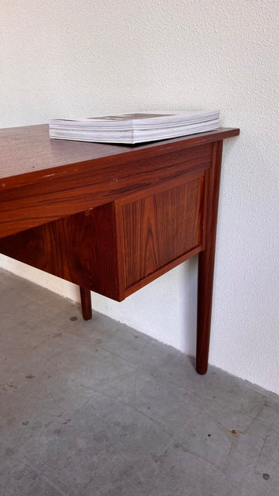 
                  
                    Vintage bureau 5 lades teak - LOUI.STORE
                  
                