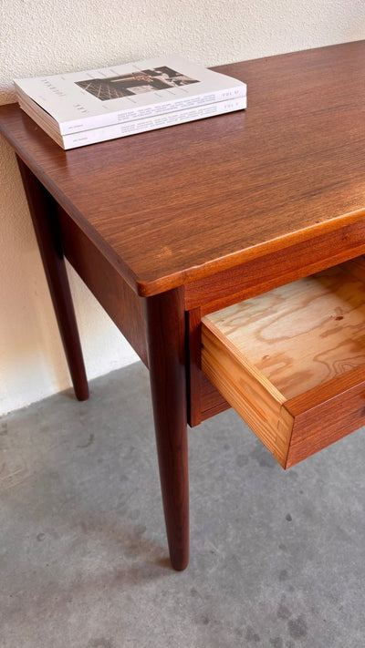 
                  
                    Vintage bureau 5 lades teak - LOUI.STORE
                  
                