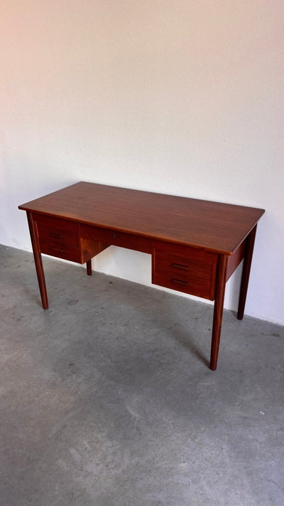 
                  
                    Vintage bureau 5 lades teak - LOUI.STORE
                  
                