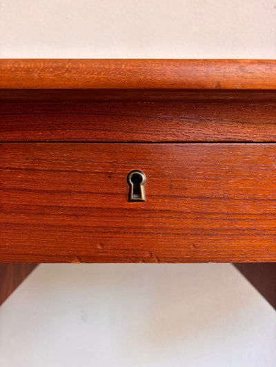 
                  
                    Vintage bureau 5 lades teak - LOUI.STORE
                  
                