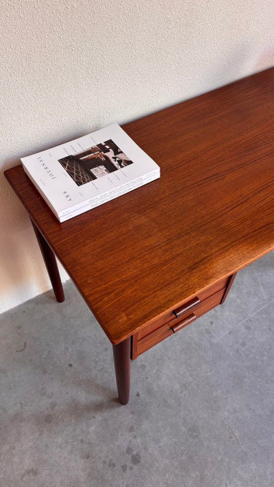 
                  
                    Vintage bureau 5 lades teak - LOUI.STORE
                  
                
