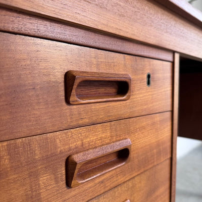 
                  
                    Vintage bureau 6 lades teak - LOUI
                  
                