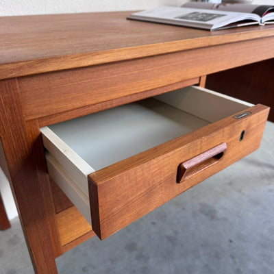 
                  
                    Vintage bureau 6 lades teak - LOUI
                  
                