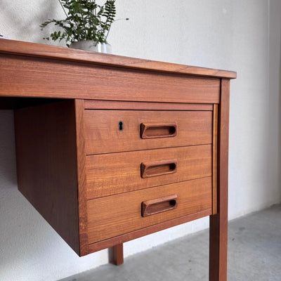 
                  
                    Vintage bureau 6 lades teak - LOUI
                  
                