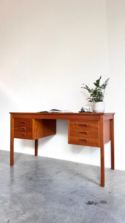 
                  
                    Vintage bureau 6 lades teak - LOUI
                  
                