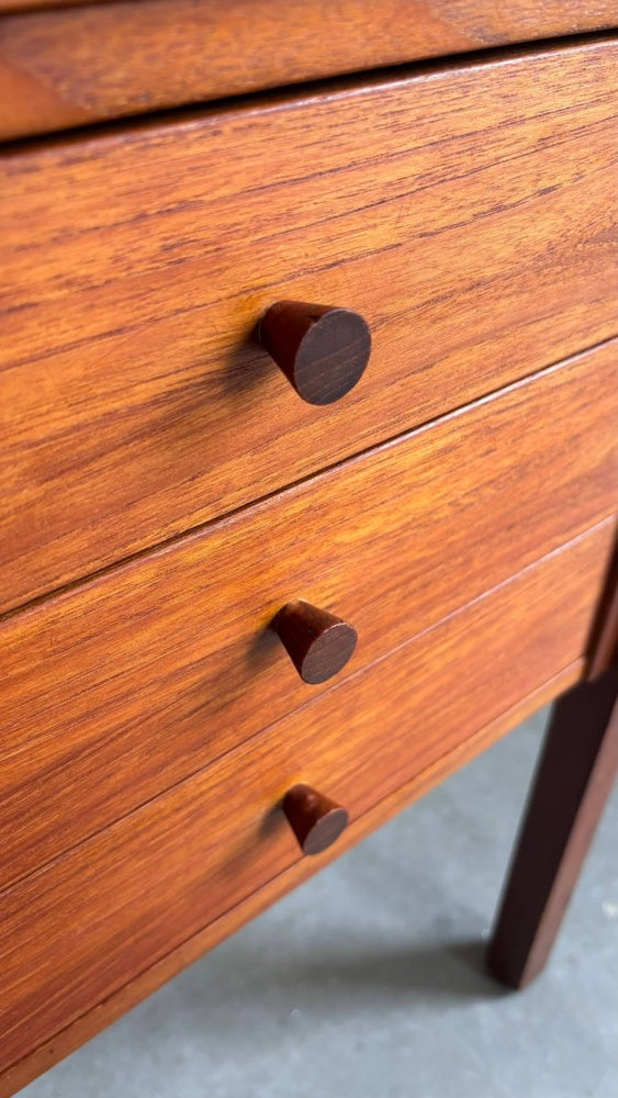 
                  
                    Vintage bureau Domino in teak - LOUI.STORE
                  
                