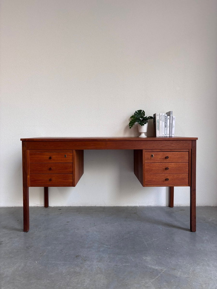 
                  
                    Vintage bureau Domino in teak - LOUI.STORE
                  
                